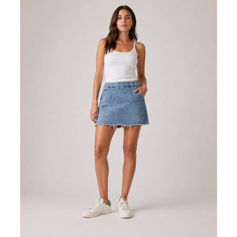 Forever 21 Denim Mini Skirt Size S Light Wash Raw Hem Casual Stretch